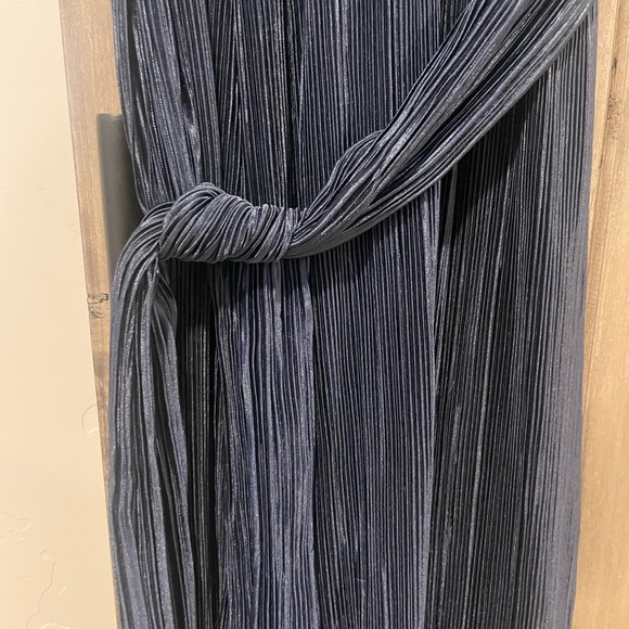Mother of the bride / groom. DKNY gown. Beautiful navy blue. - Picture 10 of 12